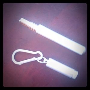 Stainless steel reusable straw w Accessories